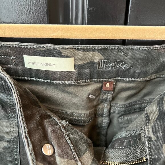 Kut from the Kloth - Camo - Connie Ankle Skinny with Zipper Details - Size 4 - Picture 5 of 5